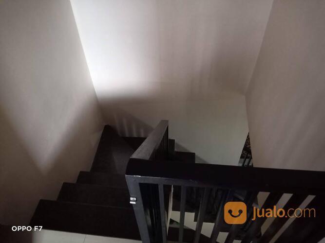 Rumah 2 Lantai Di Puri Kartika Depan Polda Banten