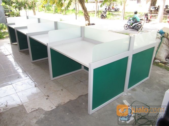 Meja Partisi Cubicle Workstation 8 Orang