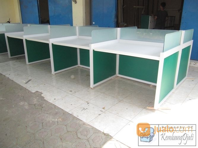 Meja Partisi Cubicle Workstation 8 Orang
