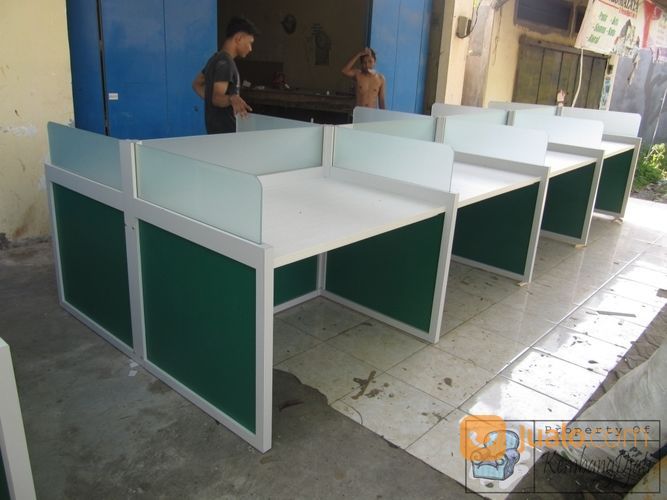 Meja Partisi Cubicle Workstation 8 Orang