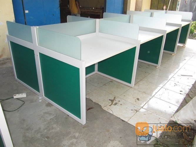 Meja Partisi Cubicle Workstation 8 Orang