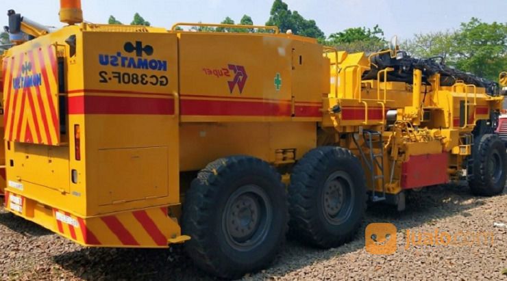 Alat Berat Road Cutter Komatsu Model GC380F-2