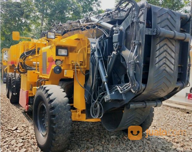 Alat Berat Road Cutter Komatsu Model GC380F-2