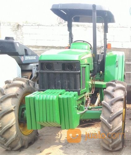 Farm Tractor John Deere 5715 Tahun 2012