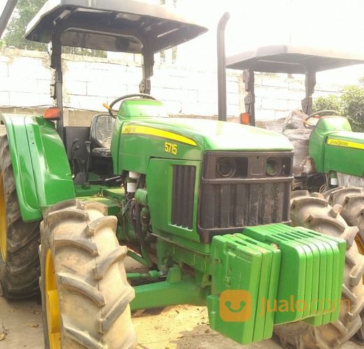 Farm Tractor John Deere 5715 Tahun 2012