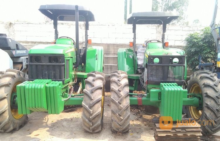 Farm Tractor John Deere 5715 Tahun 2012