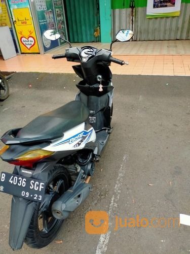 Motor Honda Beat Putih 2018