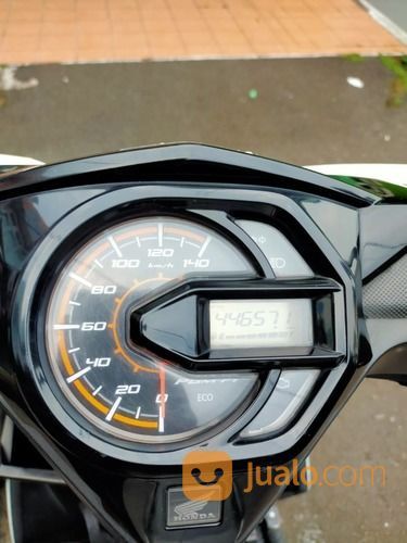 Motor Honda Beat Putih 2018