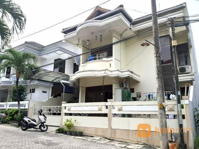 Rumah Dalam Komplek Perumahan Tatabumi Fasilitas Kolam Renang