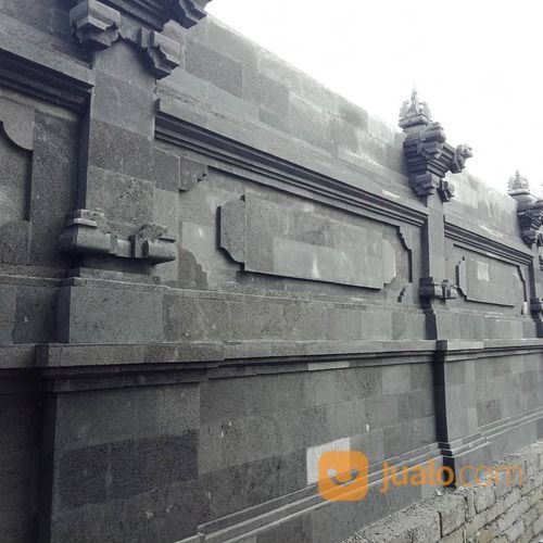 TUKANG PELINGGIH BATU SELEM TABANAN BALI