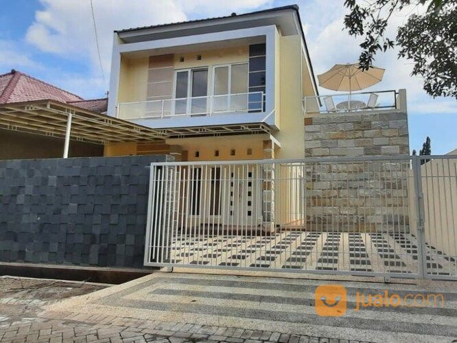 Rumah Mewah 4 KT Di Perumahan Pondok Blimbing Indah, Araya, Malang