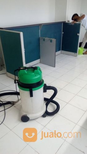 Jasa Cuci Partisi Kantor /Workstation Meja Kantor