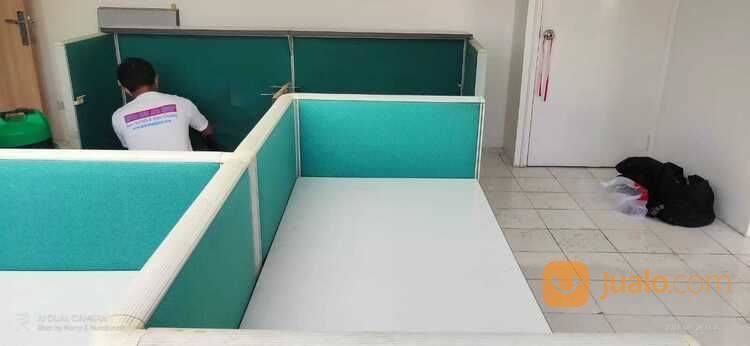 Jasa Cuci Partisi Kantor /Workstation Meja Kantor
