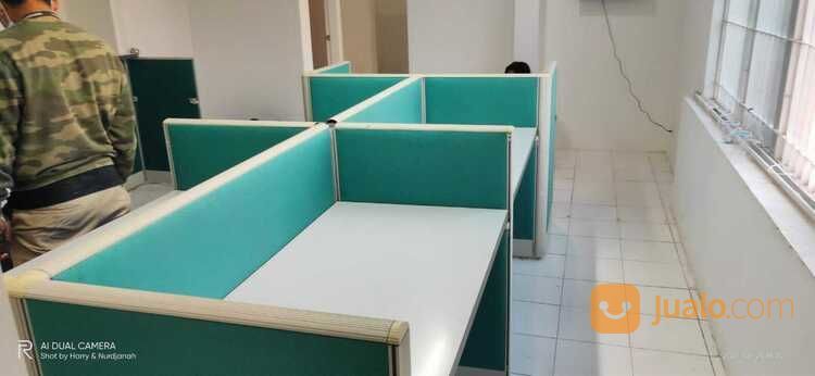 Jasa Cuci Partisi Kantor /Workstation Meja Kantor