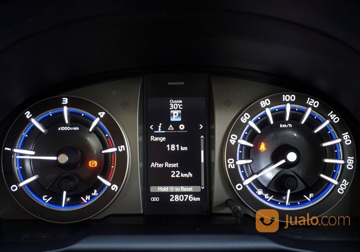 2019 Innova Venturer Diesel Matic, KM 20rb, Pajak Panjang, Istimewa