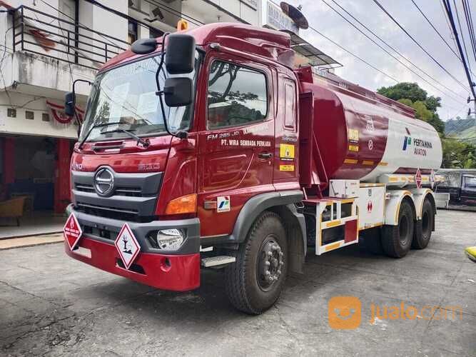 TANGKI PERTAMINA 16.000 LITER TANGKI PERTAMINA 24.000 LITER KAROSERI TRUK TANGKI BBM PERTAMINA MERAH