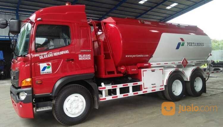 TANGKI PERTAMINA 16.000 LITER TANGKI PERTAMINA 24.000 LITER KAROSERI TRUK TANGKI BBM PERTAMINA MERAH