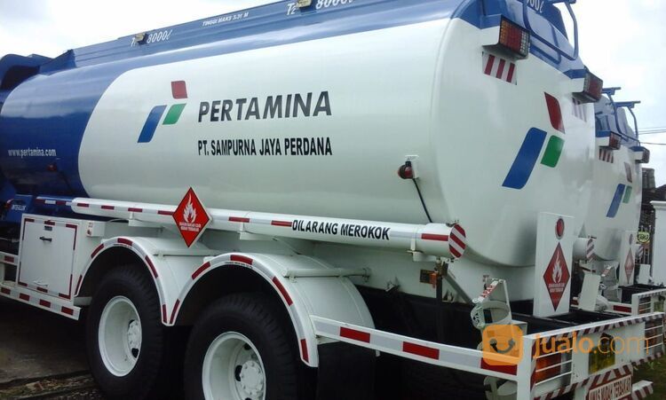 TANGKI PERTAMINA 16.000 LITER TANGKI PERTAMINA 24.000 LITER KAROSERI TRUK TANGKI BBM PERTAMINA MERAH