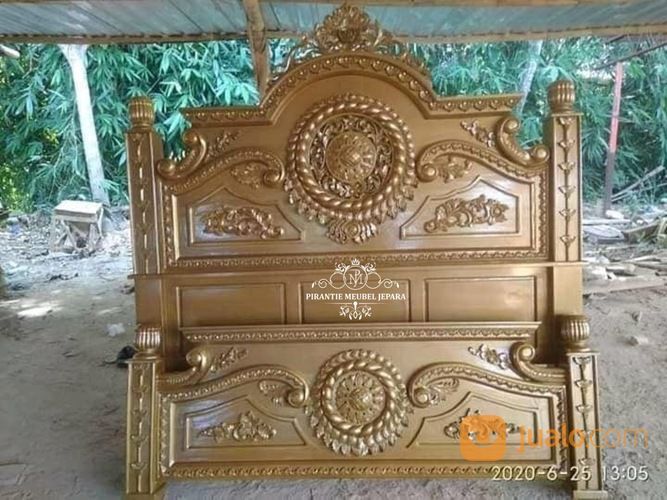 Dipan Ukir Mahkota Gold