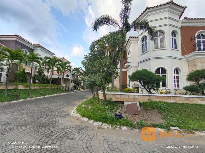 Rumah Mewah Perumahan Casa Grande Ringroad Utara