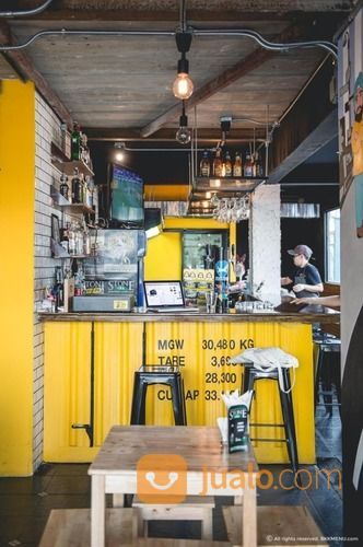 Meja Bar Kontainer Cafe Jogja