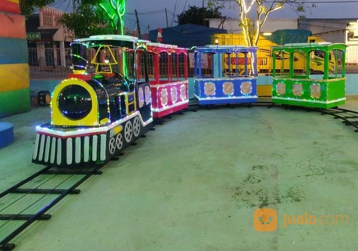 Playground Indoor Mandi Bola Odong Odong Kereta Panggung Lantai