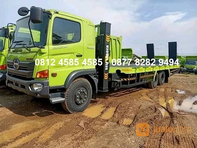 Truk Selfloader Self Loader Truck Hino 500 Selfloader Truk Angkut Alat Berat Excavator