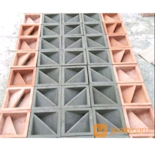 Roster Loster Partisi Beton Minimalis