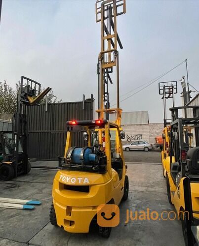 RENTAL CRANE FORKLIFT SERPONG