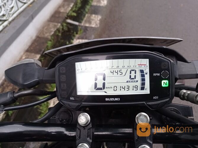MOTOR SUZUKI GSX-S 150 KM 15 RIBUAN