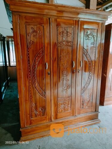 LEMARI JATI 3 PINTU
