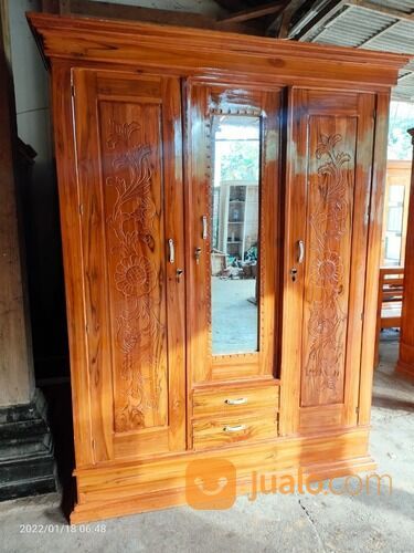 LEMARI JATI 3 PINTU