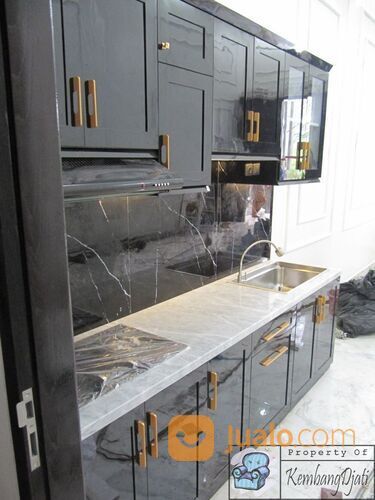 Kitchen Set Warna Hitam Glossy Top Table Granit Asli Corak Carara White
