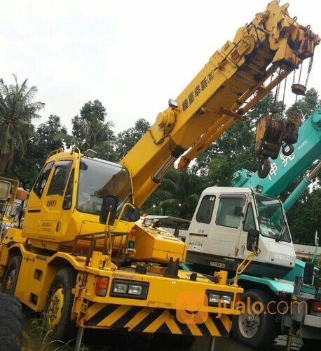 Rough Terrain Crane Tadano TR100M-1 Kapasitas 10 Ton