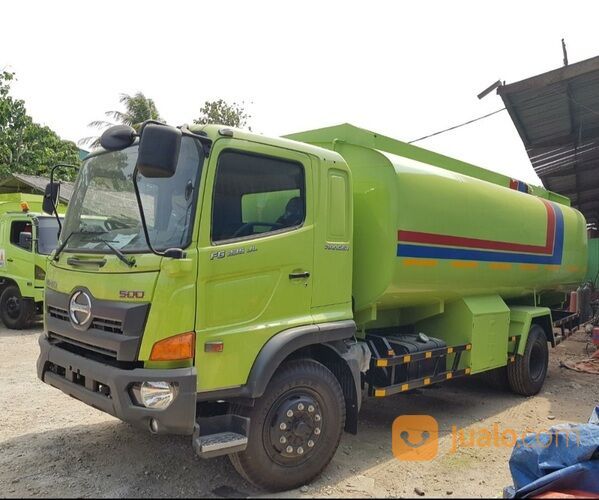 TANGKI MINYAK SAWIT CPO 10 TON TRUK TANGKI CPO 10 TON