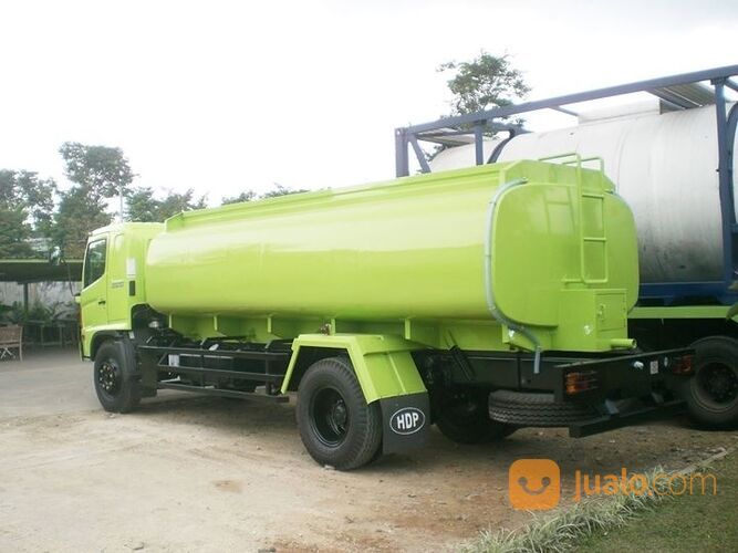 TRUK TANGKI CPO 10 TON TANGKI MINYAK SAWIT 10 TON KAROSERI TANGKI