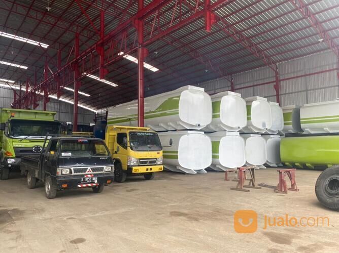 MOBIL TANGKI MINYAK SAWIT 8 TON TRUK TANGKI CPO 8 TON