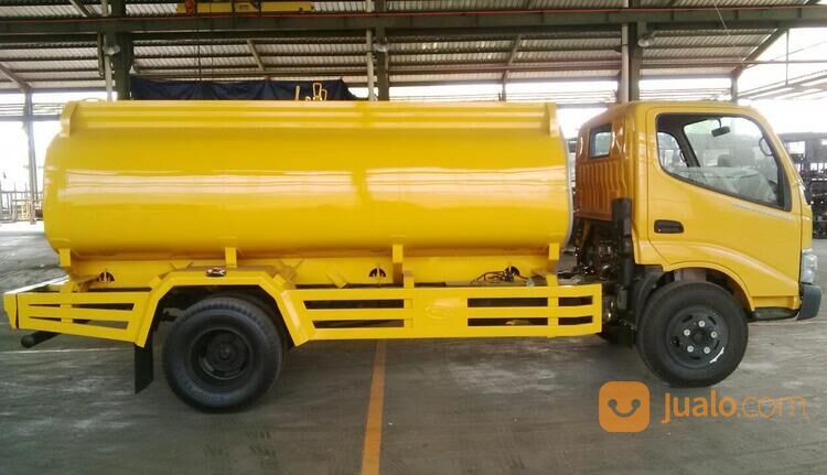 TRUK TANGKI PENYIRAMAN TAMAN DAN JALAN KAROSERI PEMBUATAN TRUK TANGKI AIR