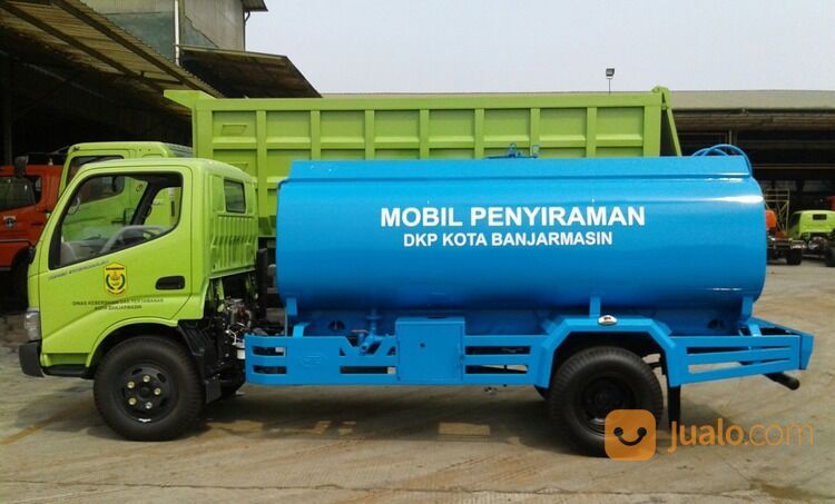 TRUK TANGKI PENYIRAMAN TAMAN DAN JALAN KAROSERI PEMBUATAN TRUK TANGKI AIR