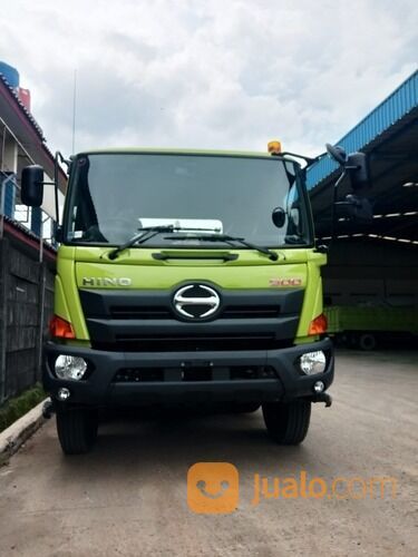 HINO SELF LOADER FM 260 JW TRADO HINO SELF LOADER FM 260 JW RANGER 500 LONG CHASSIS
