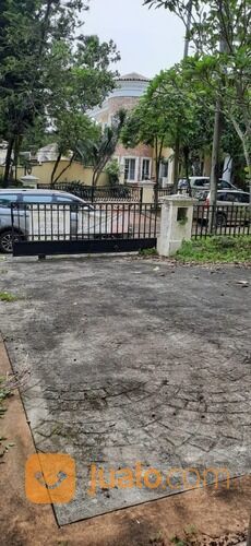 Taman Golf Lippo Karawaci, Rumah Tua Dengan View Tempat Golf