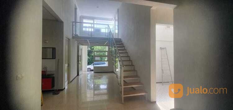 Rumah Ada Kolam Renang Eastwood Regency Citraland Modern 2 Lantai Surabaya Siap Huni