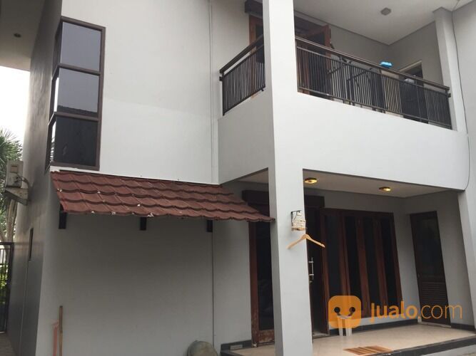 Rumah Cantik 2 lantai di Jalan Haji Naman Pondok Kelapa Jakarta Timur