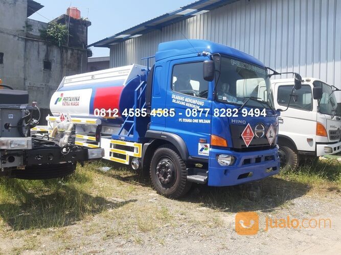 Truk Tangki Pertamina Biru Solar Industri BBM 10.000 Liter