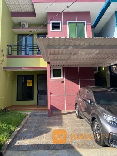 Rumah di Pondok Bambu Town House Jakarta Timur