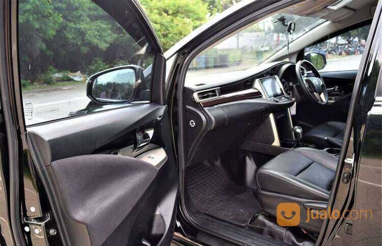 TOYOTA KIJANG INNOVA VENTURER 2.4 AT DIESEL 2019 HITAM