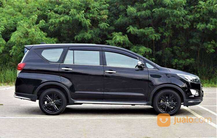 TOYOTA KIJANG INNOVA VENTURER 2.4 AT DIESEL 2019 HITAM