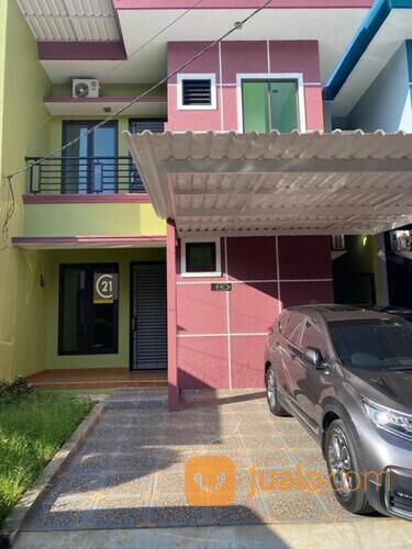Rumah di Pondok Bambu Town House Jakarta Timur