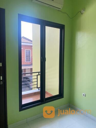 Rumah di Pondok Bambu Town House Jakarta Timur