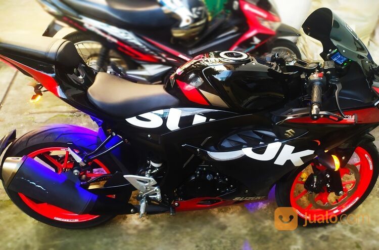Gsx R 150 black glossy good condition